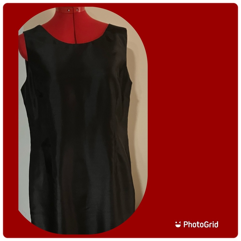 LeSuit, black, sleeveless dress. Beautiful sheen, lined, hidden back zip Size 14